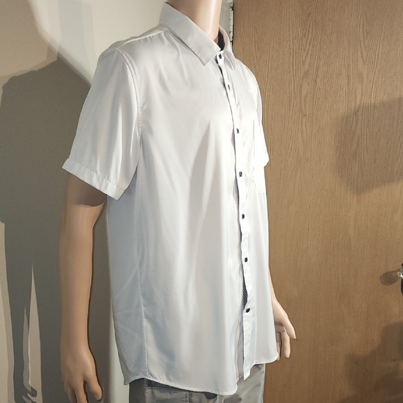 Men's White Short Sleeve Button Down Shirt - Picture 3 of 7